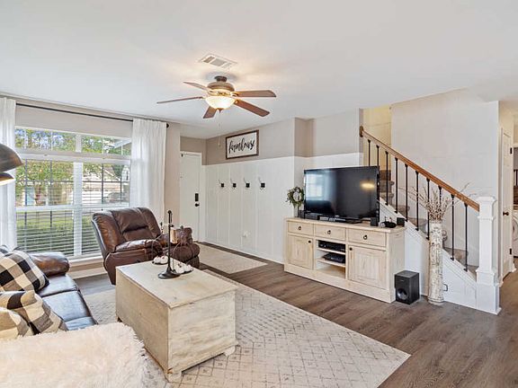 4th image of 1692 Glenwood Ct