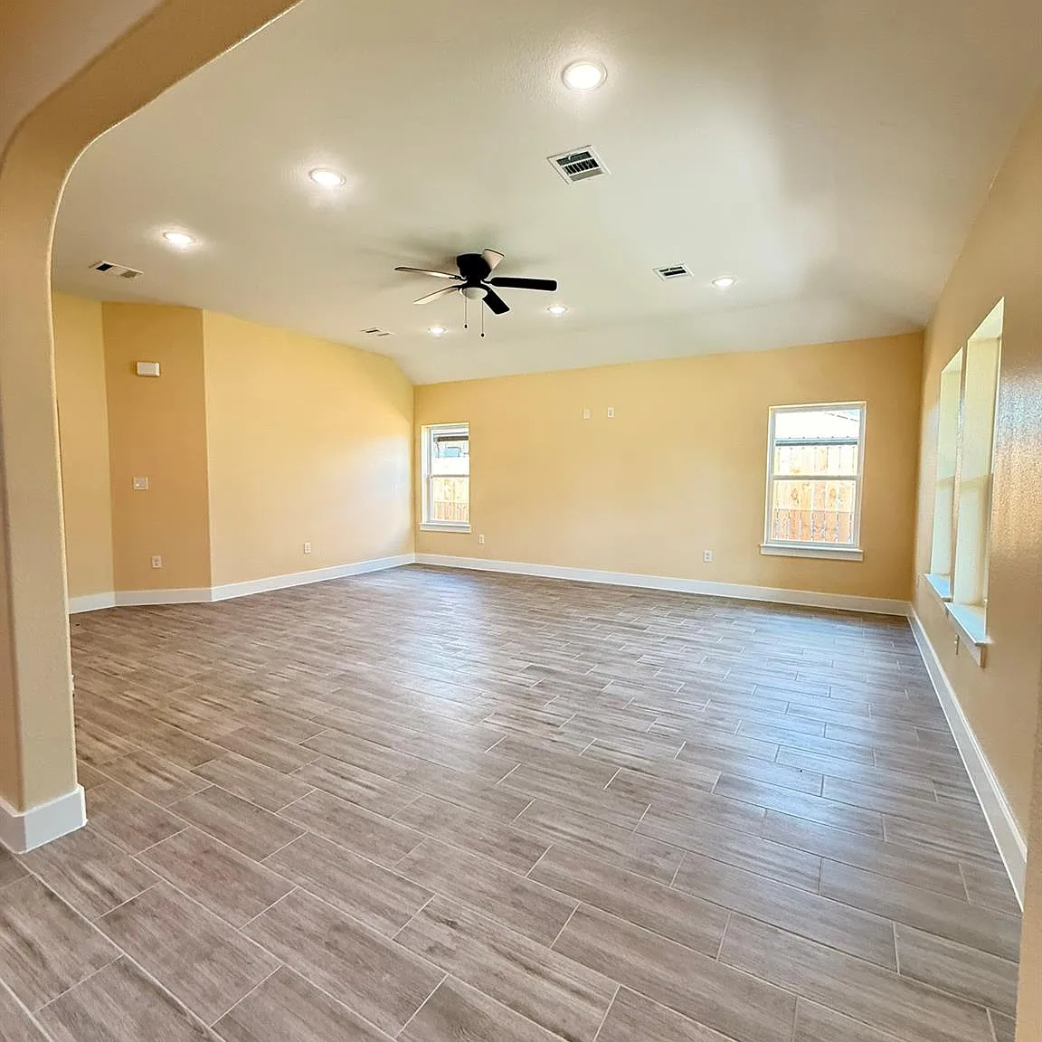 3 bed, 1901 sqft, $2,000 — Photo 4