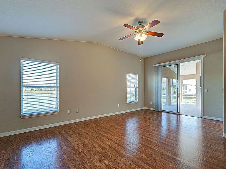 2134 Boxwood St — Photo 29