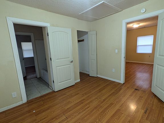 3rd image of 902 N McKinley Ave