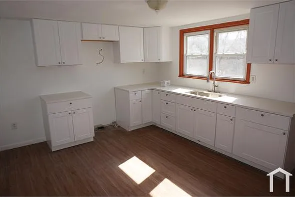 250 E Chestnut St — Photo 9
