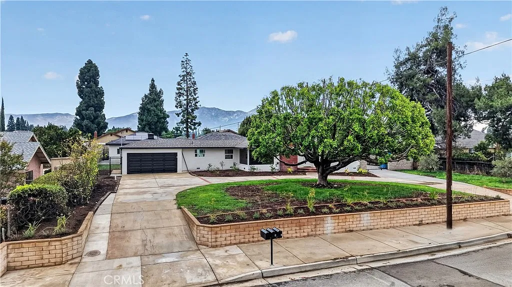 3 bed, 3.0 bath, 1714 sqft, $3,500 — Photo 2