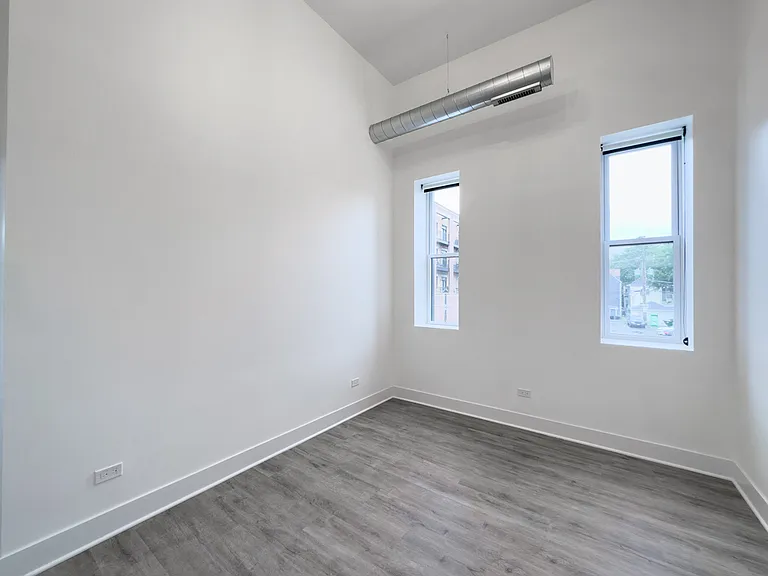 4731 N Western Ave #302 — Photo 16