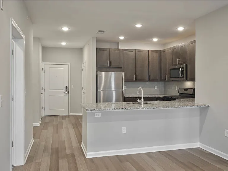 Pearl Pointe Apartments — Photo 60