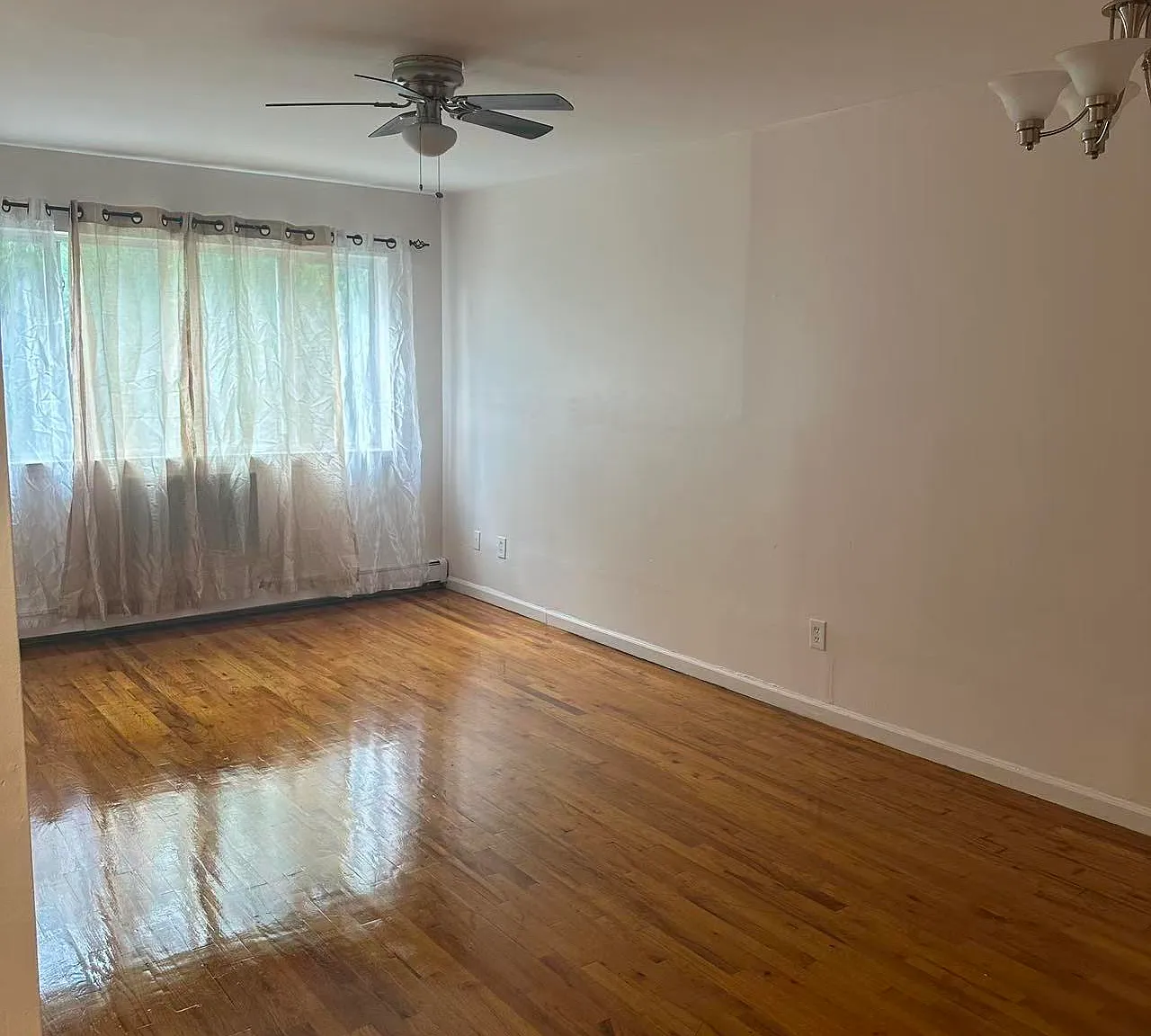 3 bed, 1210 sqft, $2,900 — Photo 3