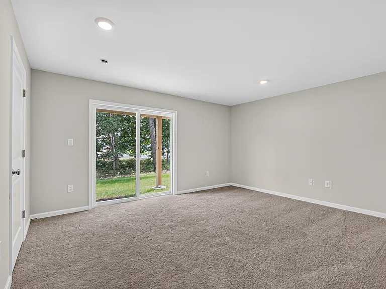 149 Essex Dr — Photo 5