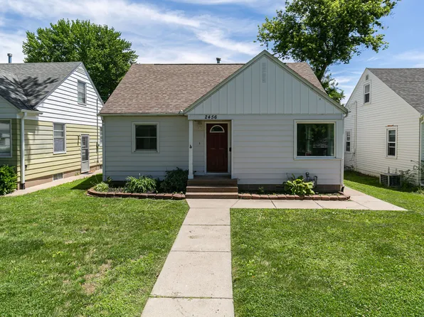 2456 32nd St, Moline, IL 61265