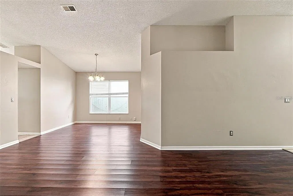 3 bed, 2.0 bath, 1655 sqft, $2,350 — Photo 3