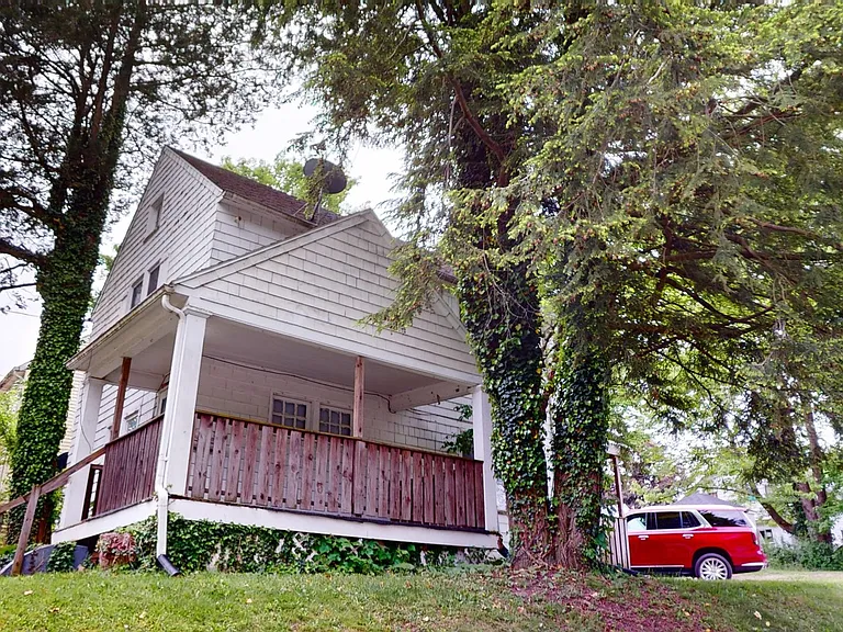 225 Atcheson Ave — Photo 2