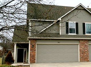 917 N Field Stone Dr, Lawrence, KS 66049