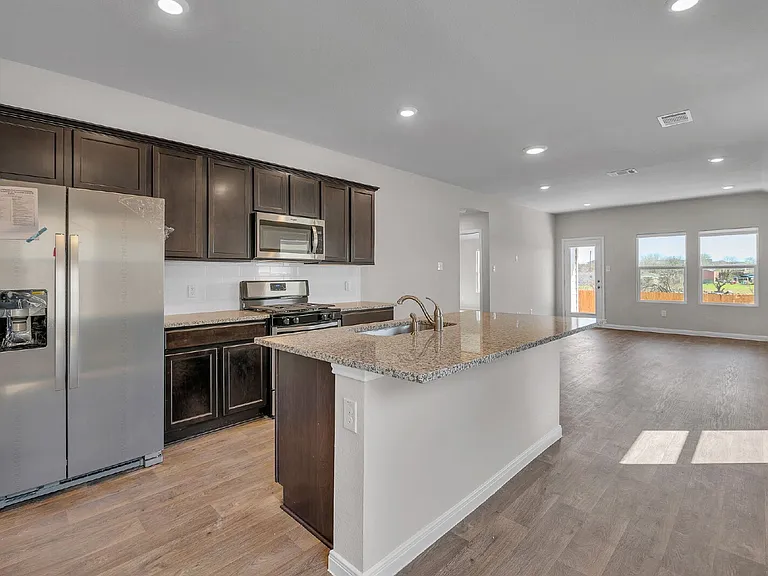 585 Apache Plum Dr — Photo 8