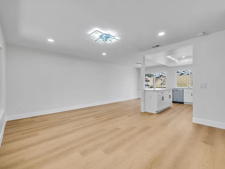 1052 W Quince St — Photo 21