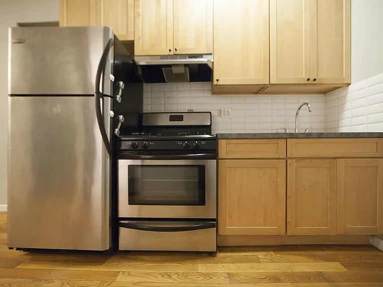 180 Jefferson St #2R — Photo 8