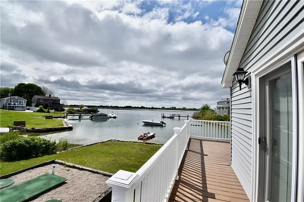 2 bed, 1.0 bath, 888 sqft, $1,950 — Photo 1