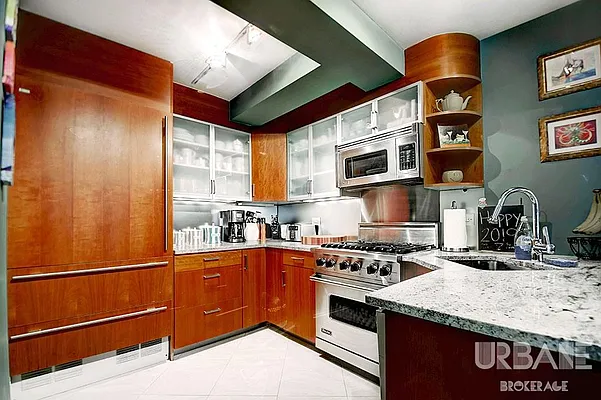 Rented by Urbane Brokerage | media 27