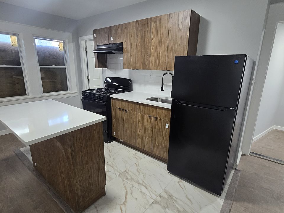 1st image of 145 Vermont Ave #1A