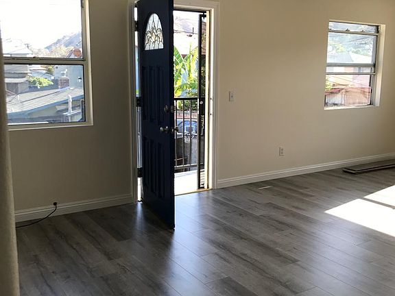 Entry -lower level (this pic is top unit)