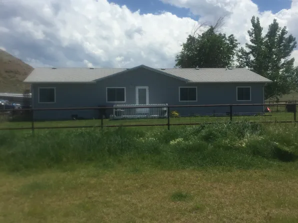 525 E River Rd, Thermopolis, WY 82443