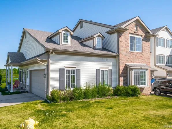 243 Oak Ridge Dr, Pontiac, MI 48341