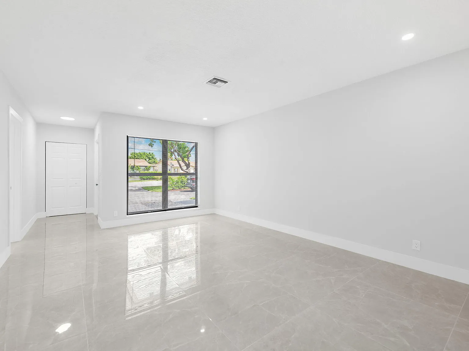 3 bed, 2.0 bath, 1400 sqft, $3,499 — Photo 3