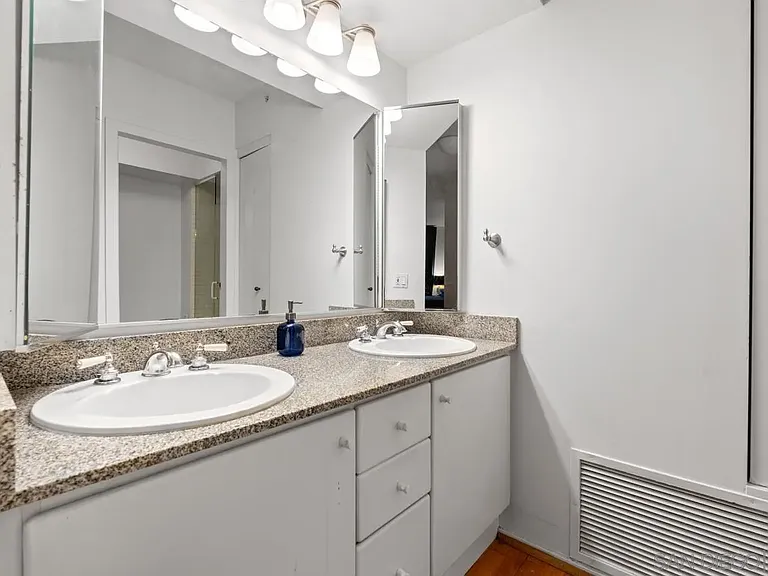 500 W Harbor Dr #504 — Photo 29