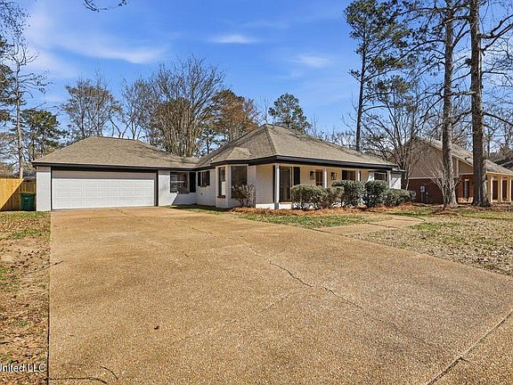 3rd image of 324 Autumn Crest Dr