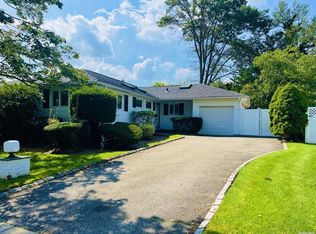 28 Kenneth St, Plainview, NY 11803