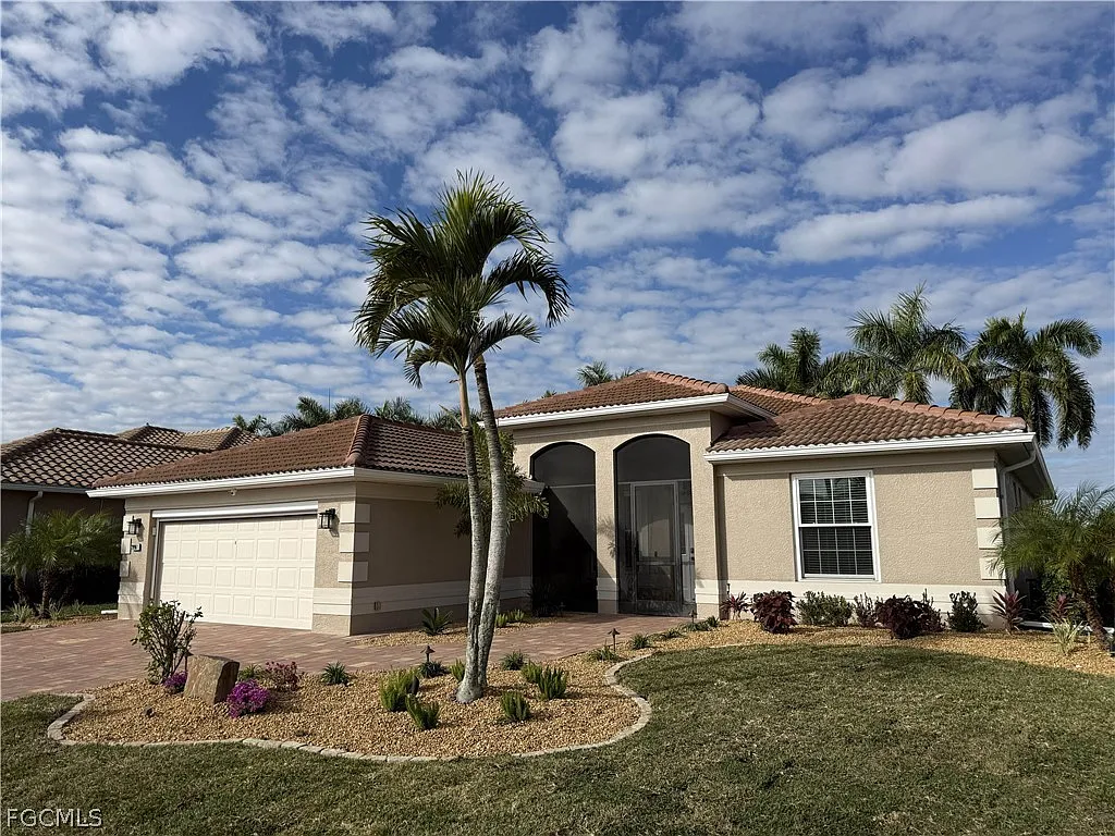 3 bed, 3.0 bath, 2133 sqft, $6,000 — Photo 3