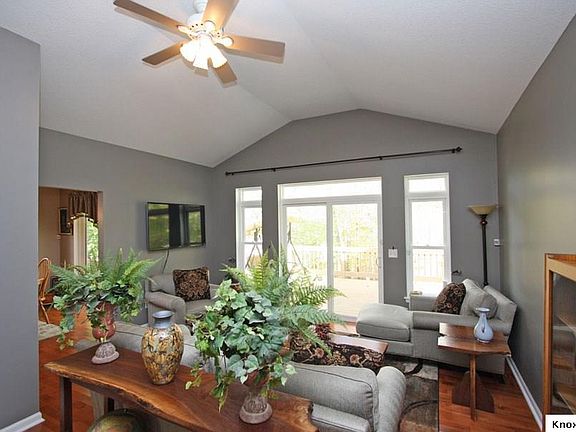 3rd image of 427 Highland Hills Cir