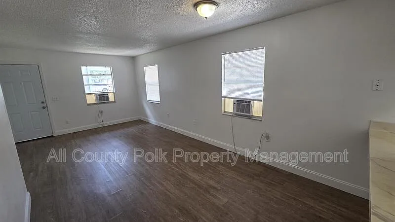 2 bed, 1.5 bath, 960 sqft, $1,095 — Photo 3