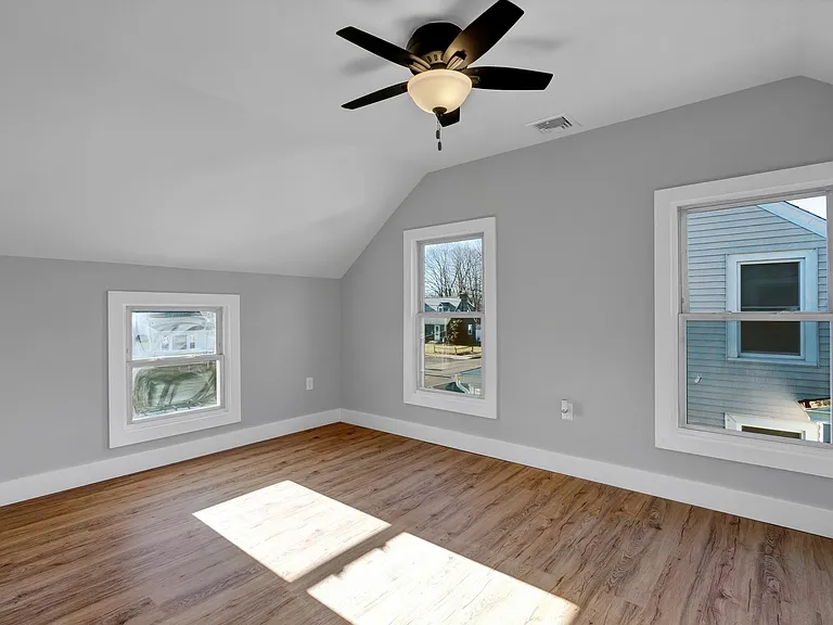 77 E Broad St — Photo 13