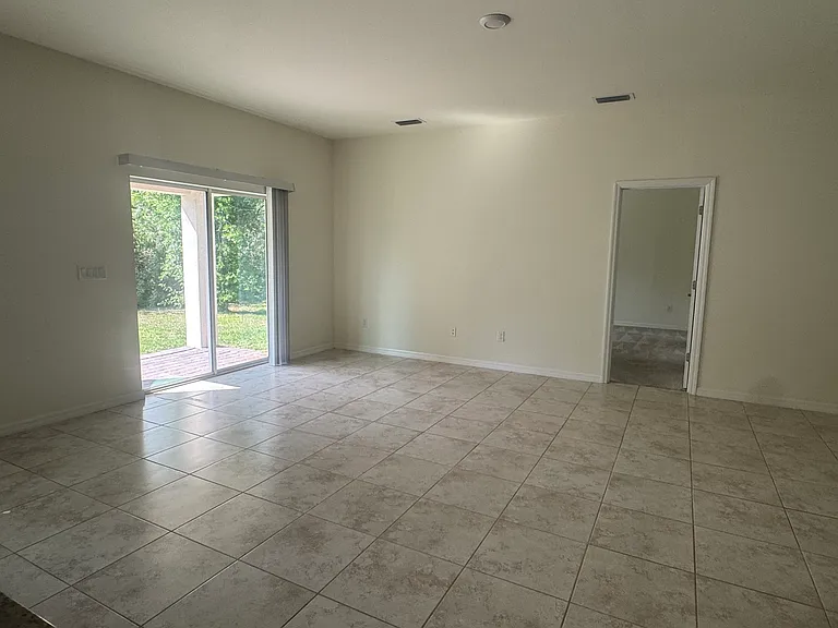 108 Boxwood Ln — Photo 8
