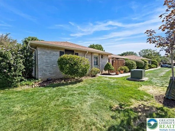 2796 Springhaven Pl, Macungie, PA 18062