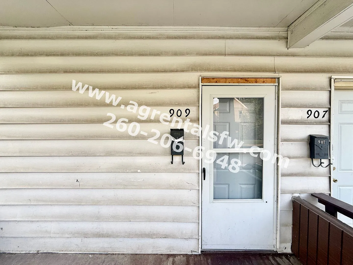 907 Lincoln Ave — Photo 2