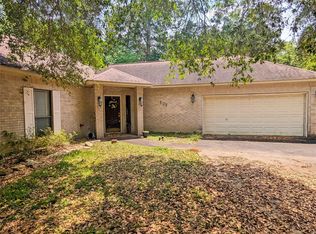 208 Oakmont Dr, New Ulm, TX 78950