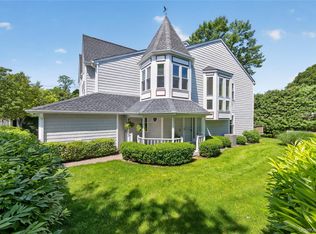 4 Parkridge Ct, Huntington, NY 11743