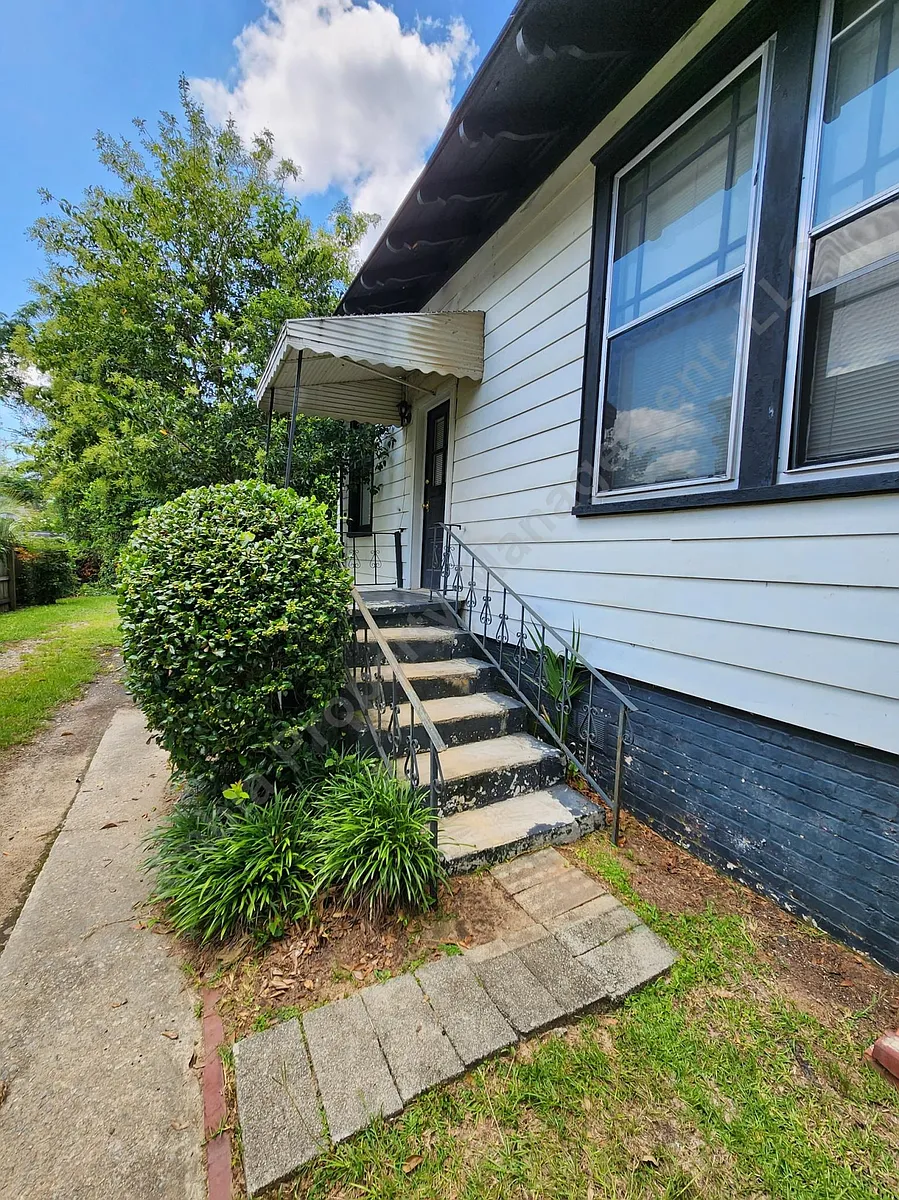 Building Photo - 515 Maple St #C