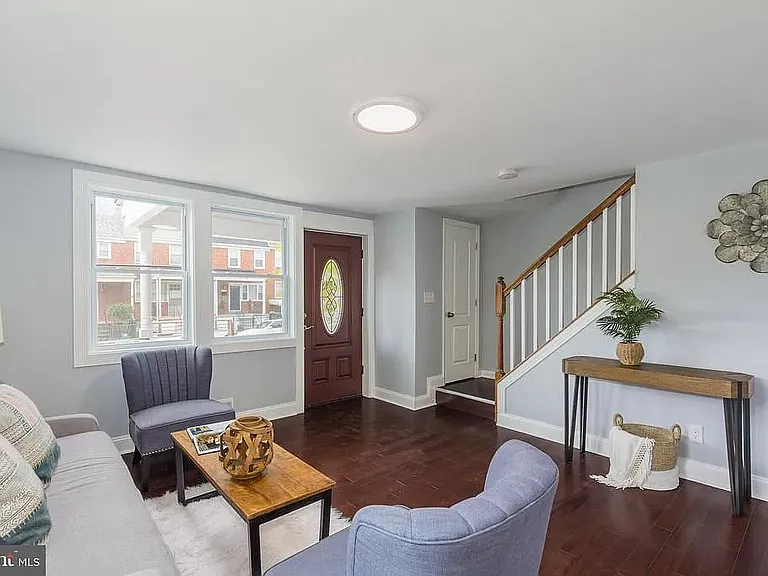 837 Tolna St — Photo 5