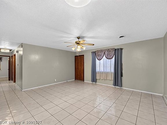4th image of 636 Angela Cir