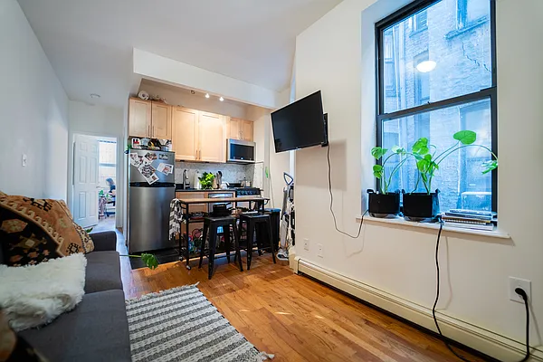 Rented by City Connections Realty | media 1