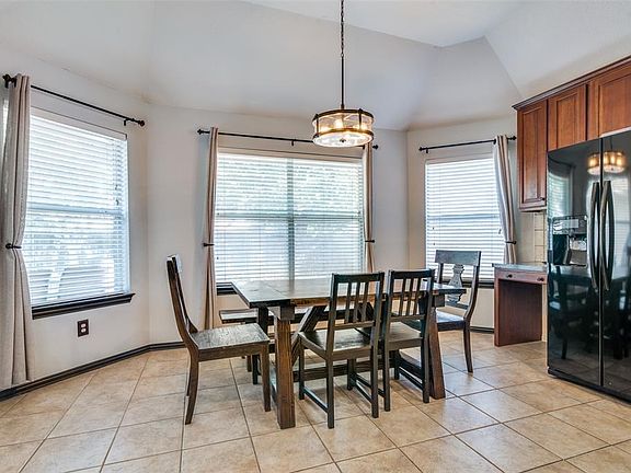 4th image of 112 Mahonia Dr