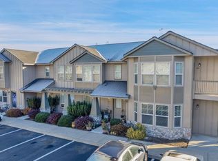 Highly sought after 1,2,3-bedroom flat and townhome apartments, Bend, OR 97701