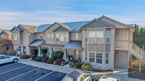 Highly sought after 1,2,3-bedroom flat and townhome apartments Photo 1