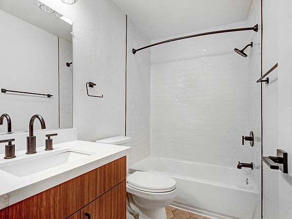 5th image of 930 N Martel Ave APT 111