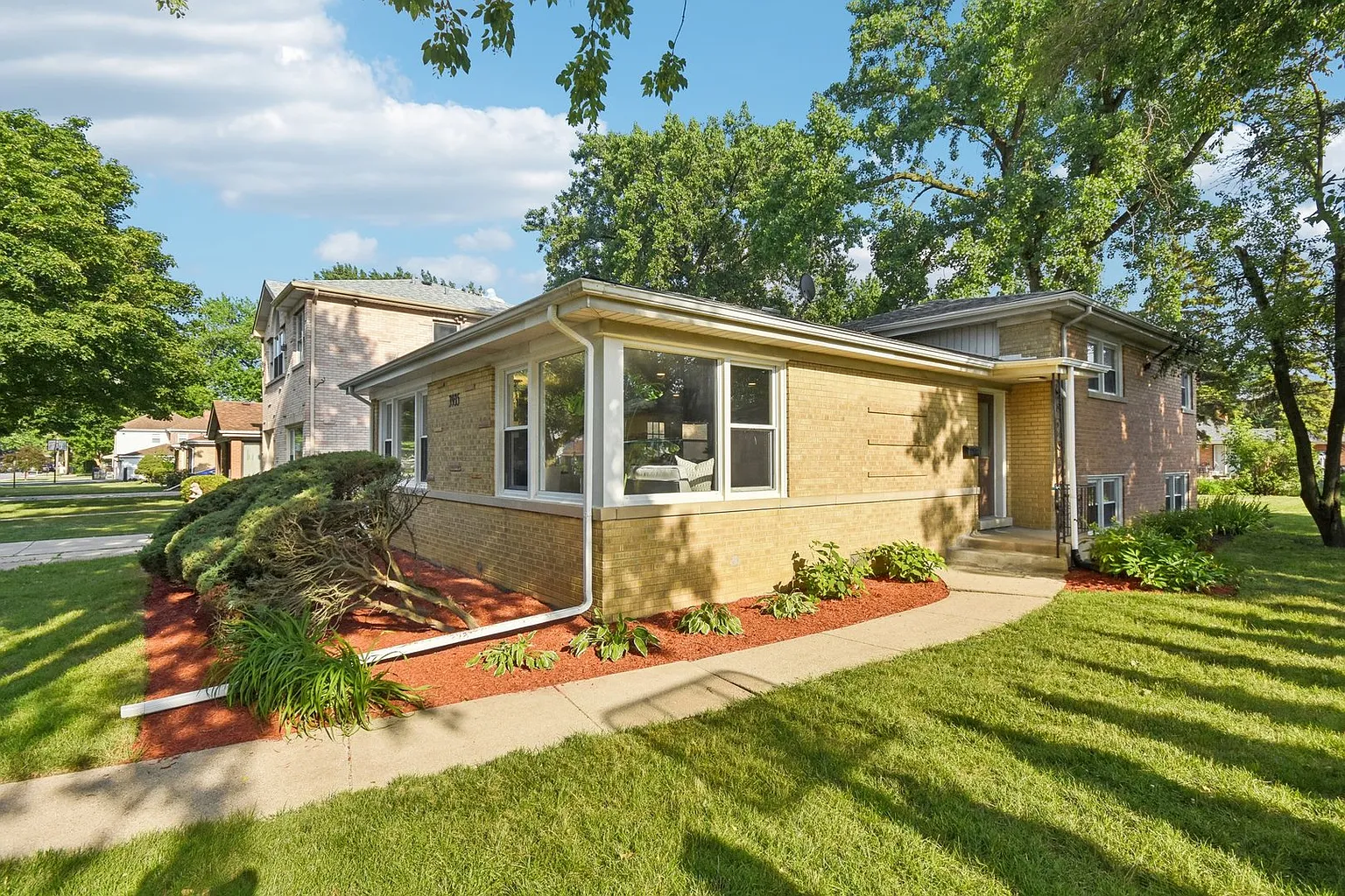 3935 W Jarvis Ave photo 1