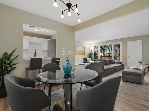 111 Heidel ROAD #2, Thiensville, WI 53092