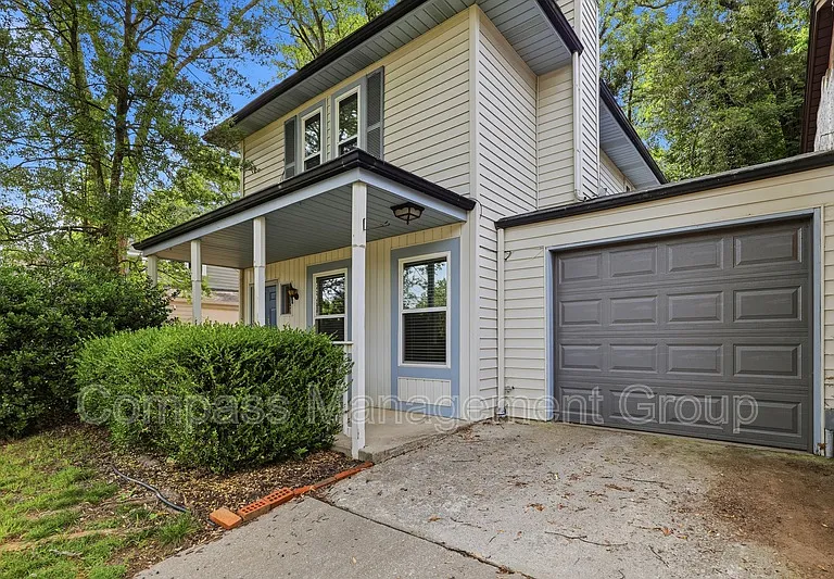 7668 Chatham Cir — Photo 3