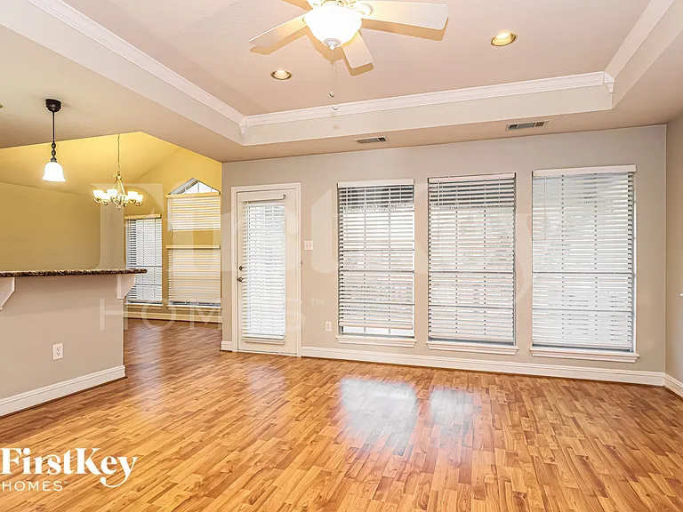 112 Golfview Dr — Photo 4
