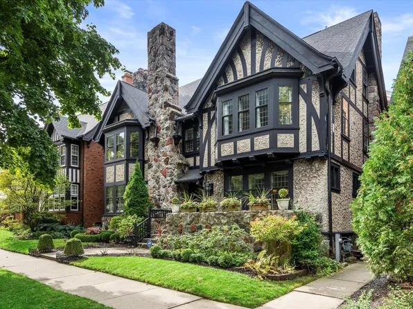 2209 East Kenilworth PLACE, Milwaukee, WI 53202
