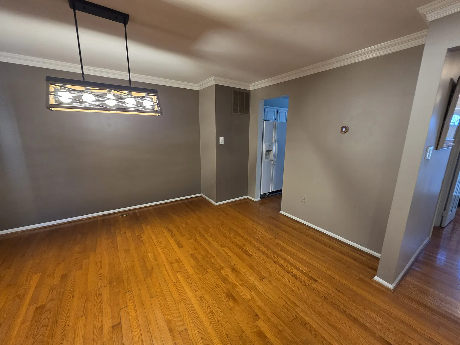 4 bed, 2.5 bath, 1140 sqft, $3,000 — Photo 3